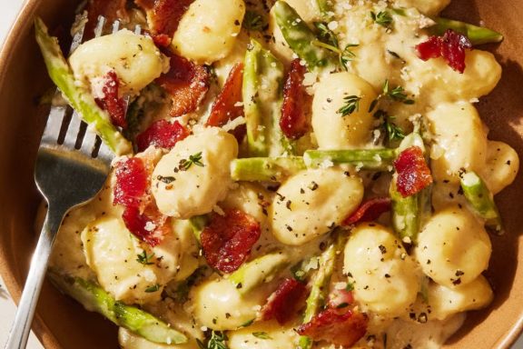 Creamy Asparagus Bacon Gnocchi
